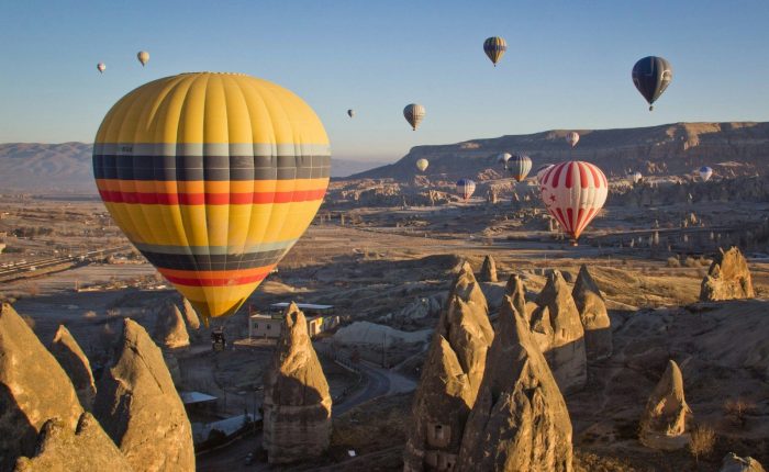 thirteen air balloons